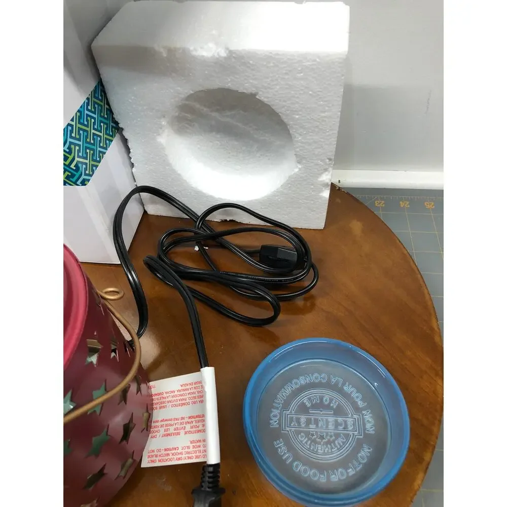 Scentsy Revere Wax Warmer Red Stars Glows Patriotic W/Box Discontinued